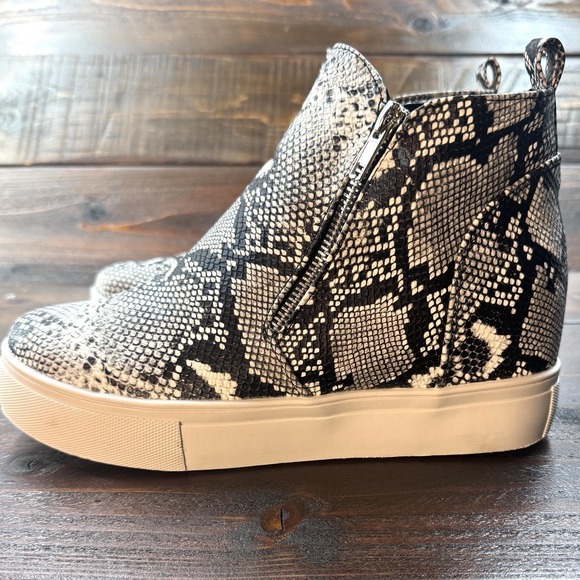 Nature Breeze Snake Print  Sneaker Hidden Wedge Booties Women's Size 9 - Picture 12 of 15